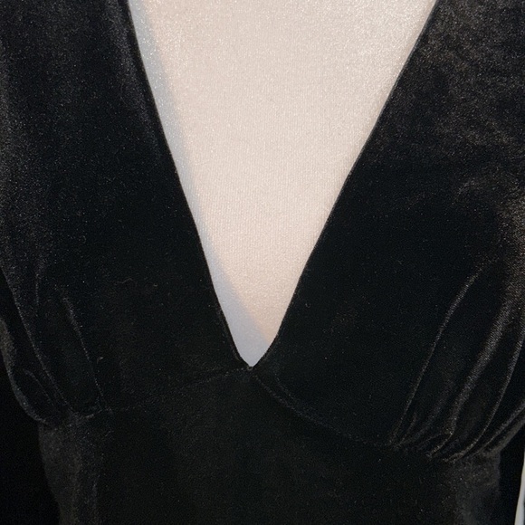 Vintage Frederick’s of Hollywood Deep V Velvet Top Size Small​​​ - Picture 3 of 5